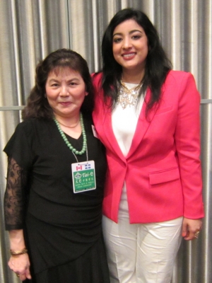 加拿大联邦国会议员安菊(右)