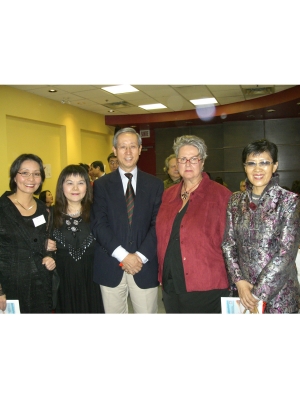 2007 Ambassadeur de la République populaire de Chine au Canada, Lu Shumin (au centre)